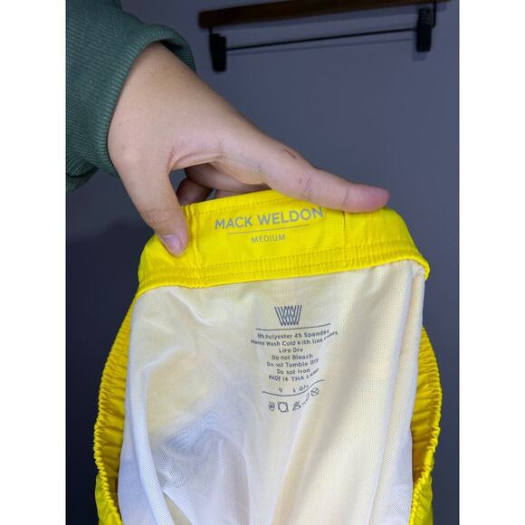 Mack Weldon Swim Trunks Mens Medium Shorts Yellow Lined Pool Beach Vacation - Picture 6 of 6